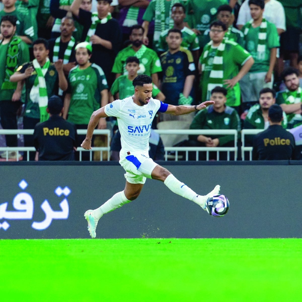 نجم الهلال سالم الدوسري 