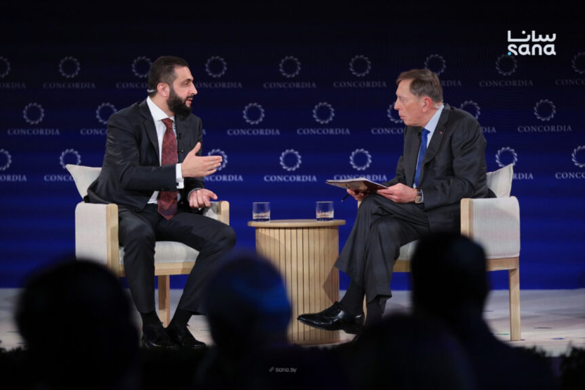 الشرع في حوار مع الجنرال ديفيد بترايوس في نيويورك 