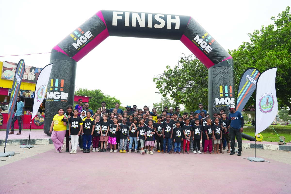 لقطة جماعية لعدد من الأطفال في ختام موسم خريف ظفار