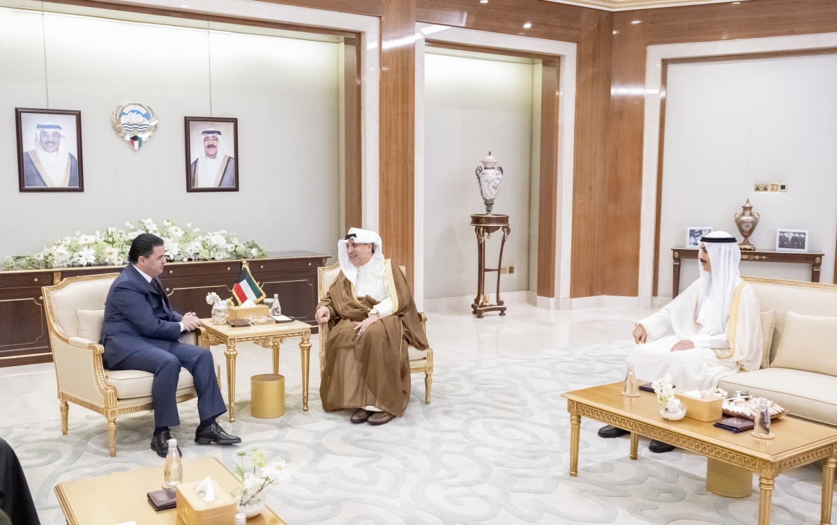 وزير شؤون الديوان الأميري ورئيس ديوان ولي العهد يستقبلان سفير الأردن