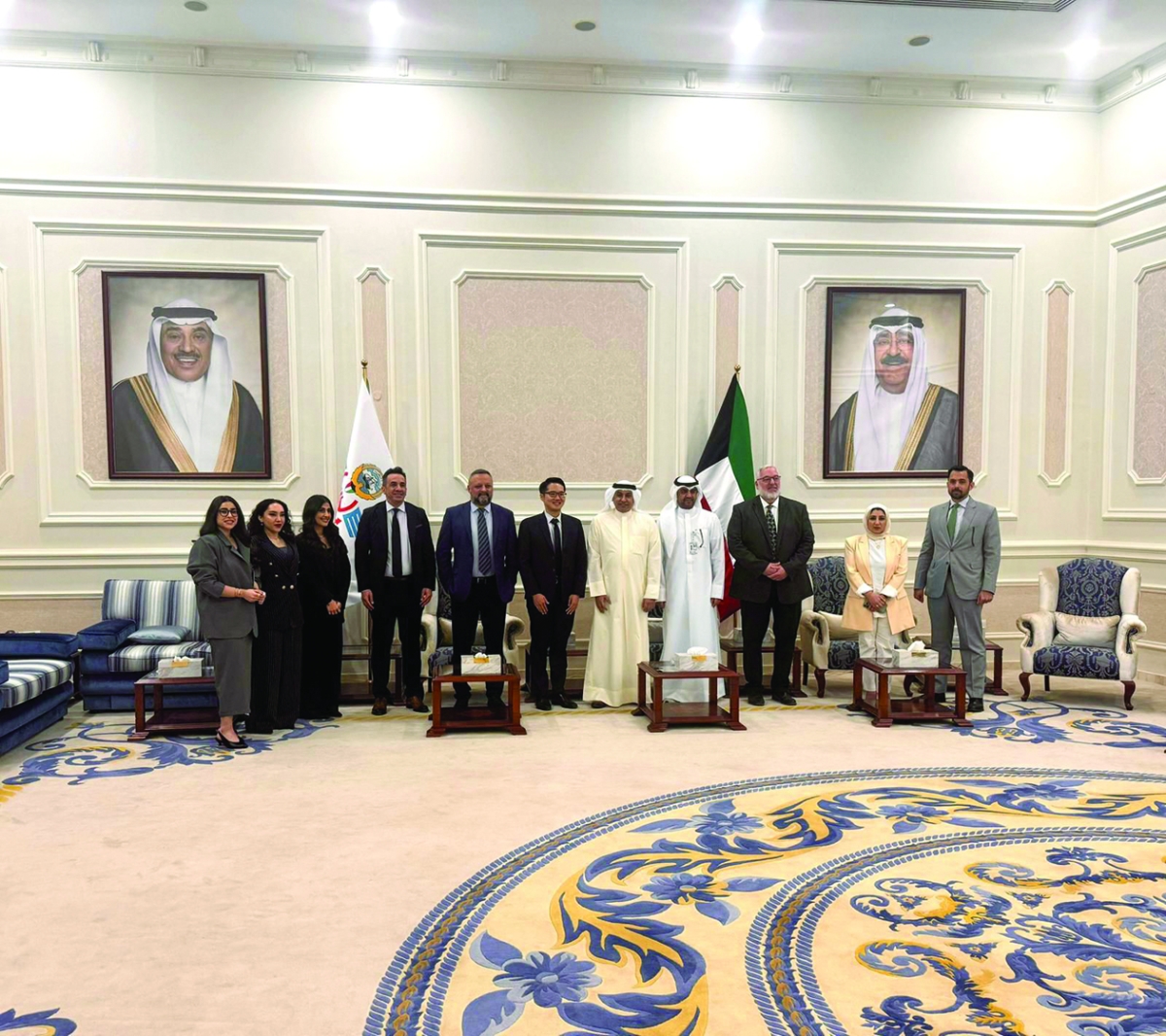 مدير الجمارك مستقبلا الوفد الأميركي