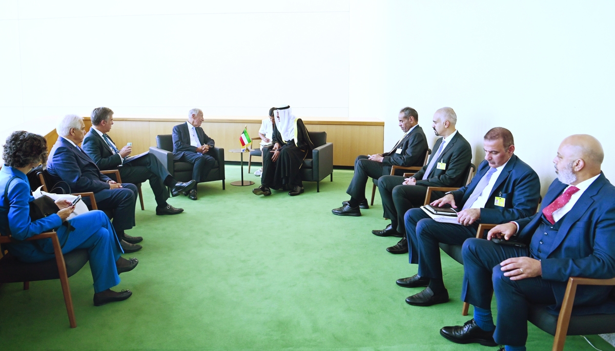 


ممثل الأمير ورئيس البرتغال خلال اللقاء 