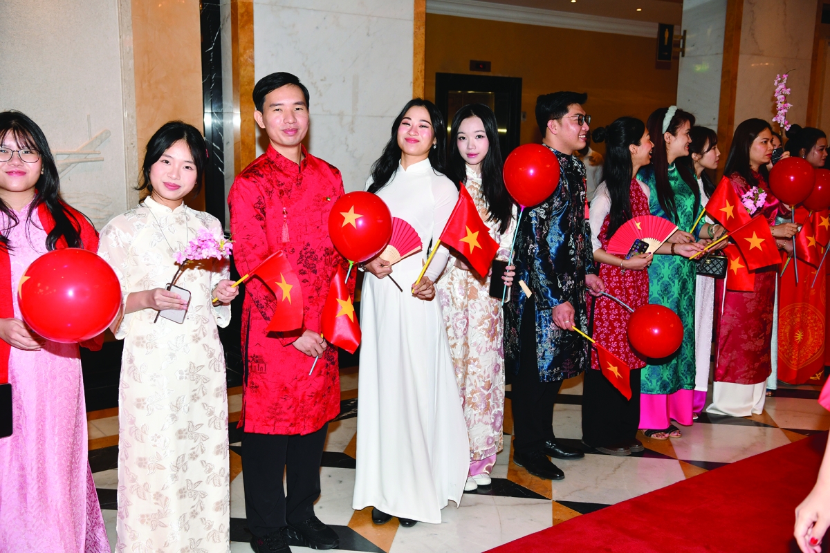 الجالية الفيتنامية مستقبلة ضيوف الحفل