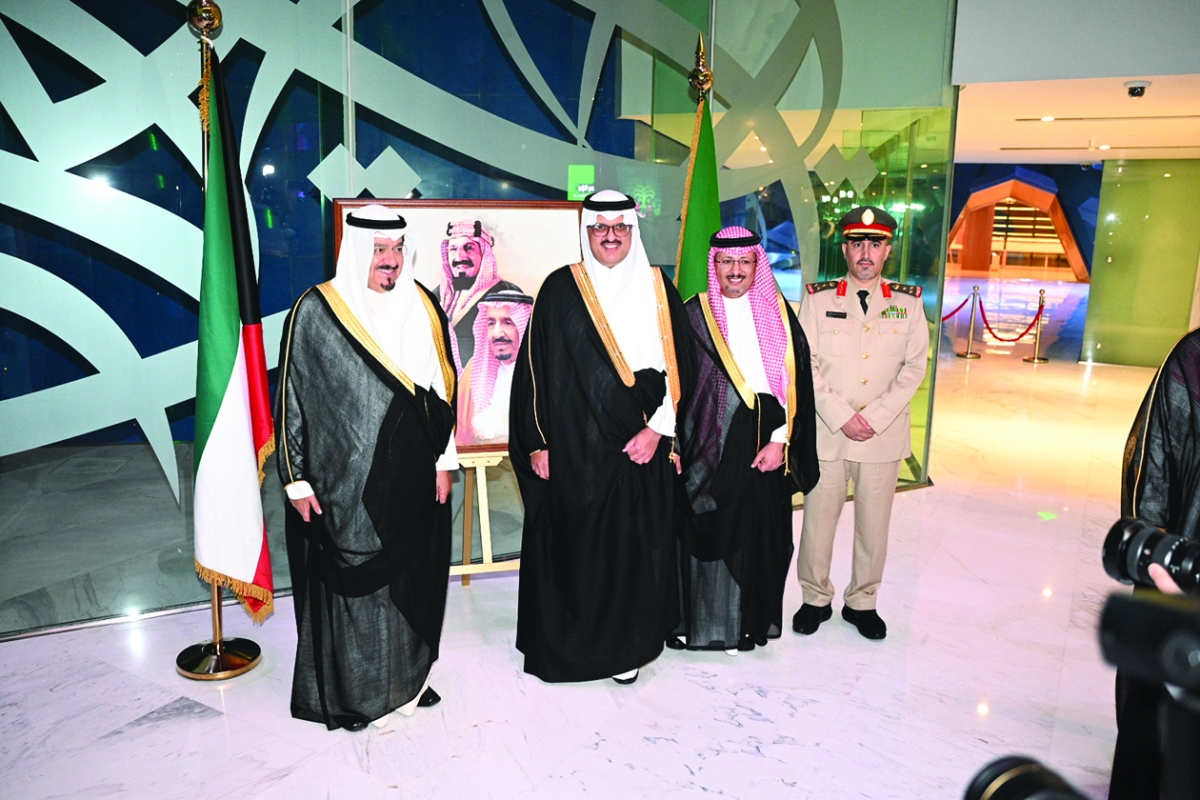 


العبدالله يهنئ السفير السعودي 