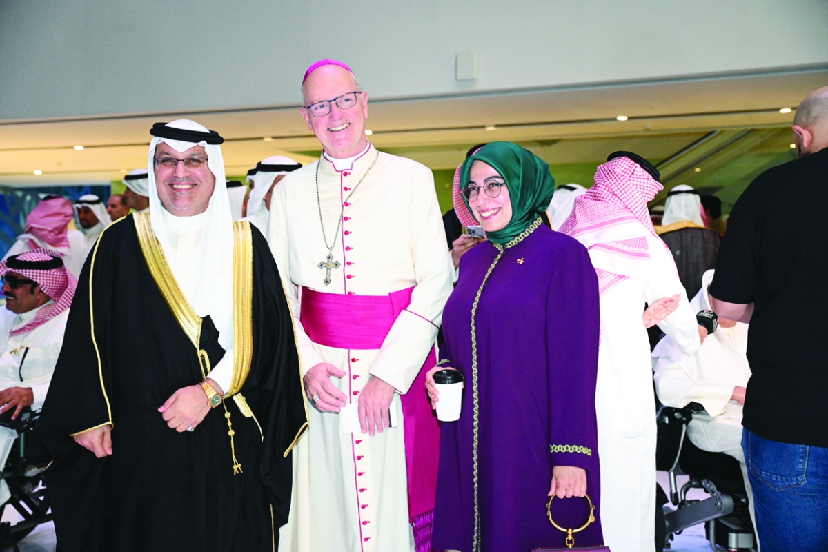 


سفير البحرين وسفيرة تركيا والسفير البابوي 