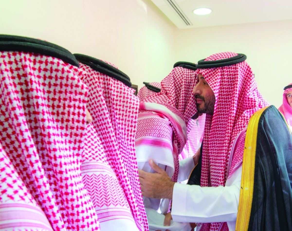 ولي العهد السعودي خلال العزاء
