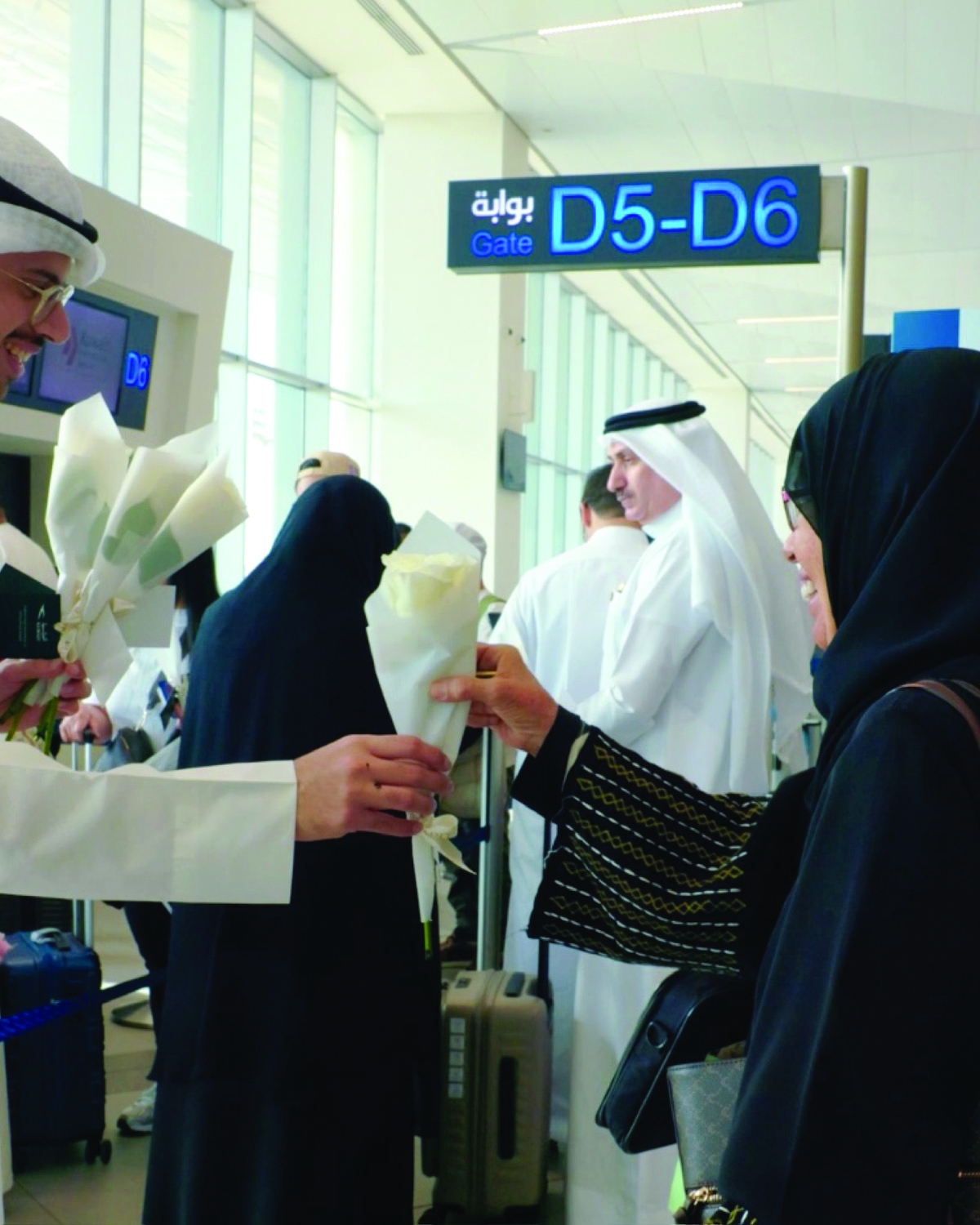 


توزيع ورود على المغادرين 