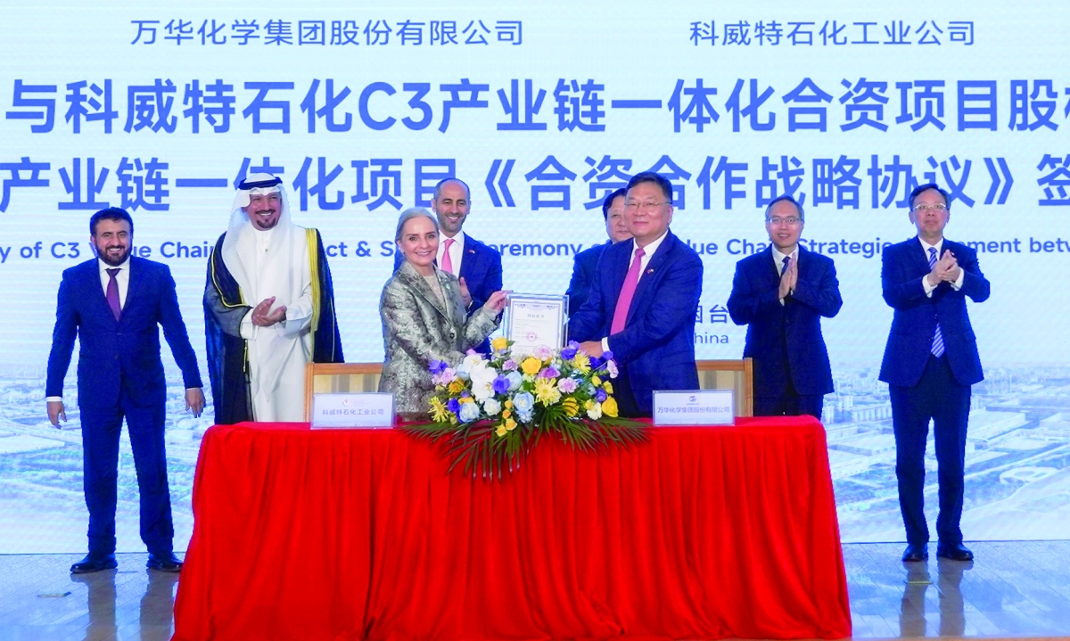 


جانب من توقيع مذكرة التفاهم بين الجانبين 