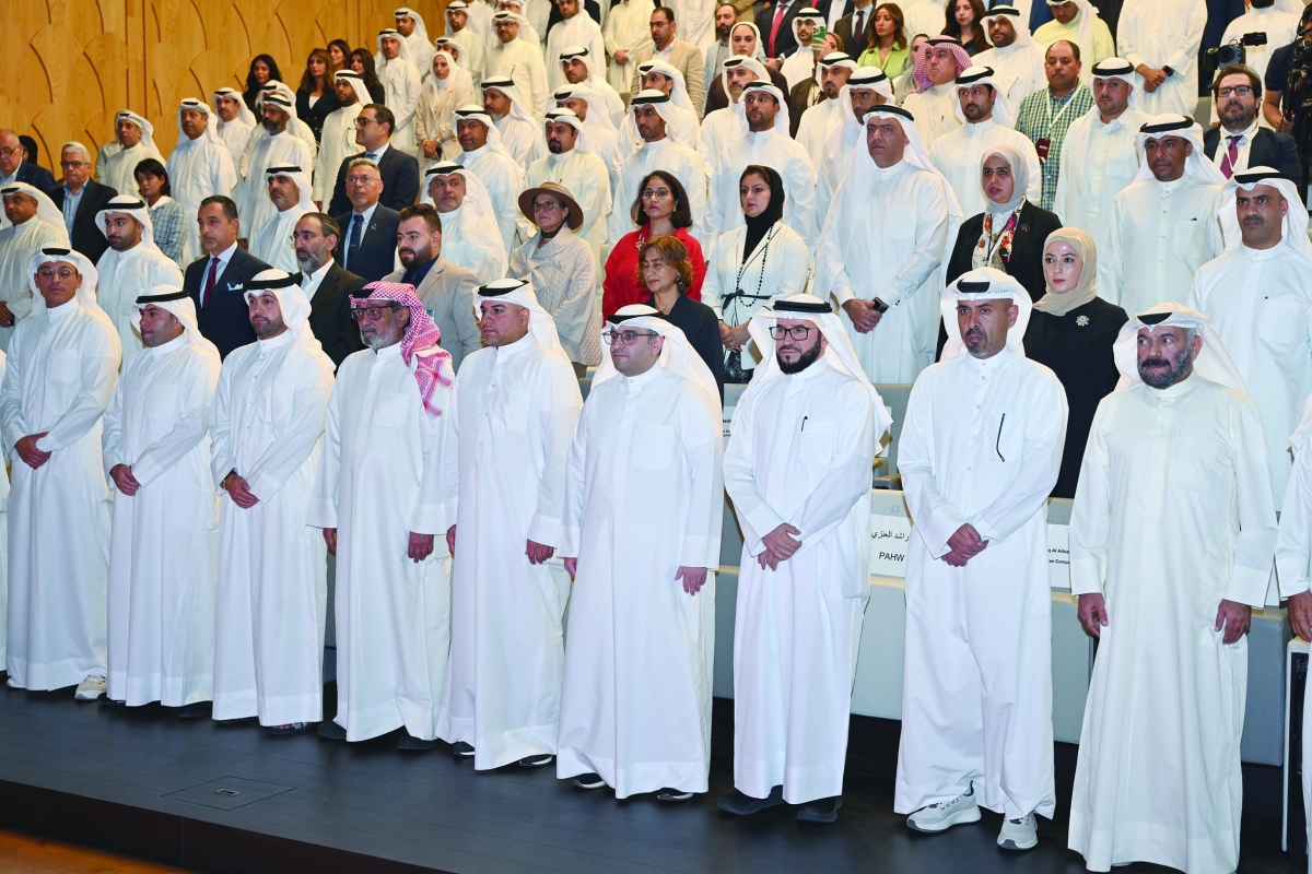 جانب من الحضور خلال عزف السلام الوطني 