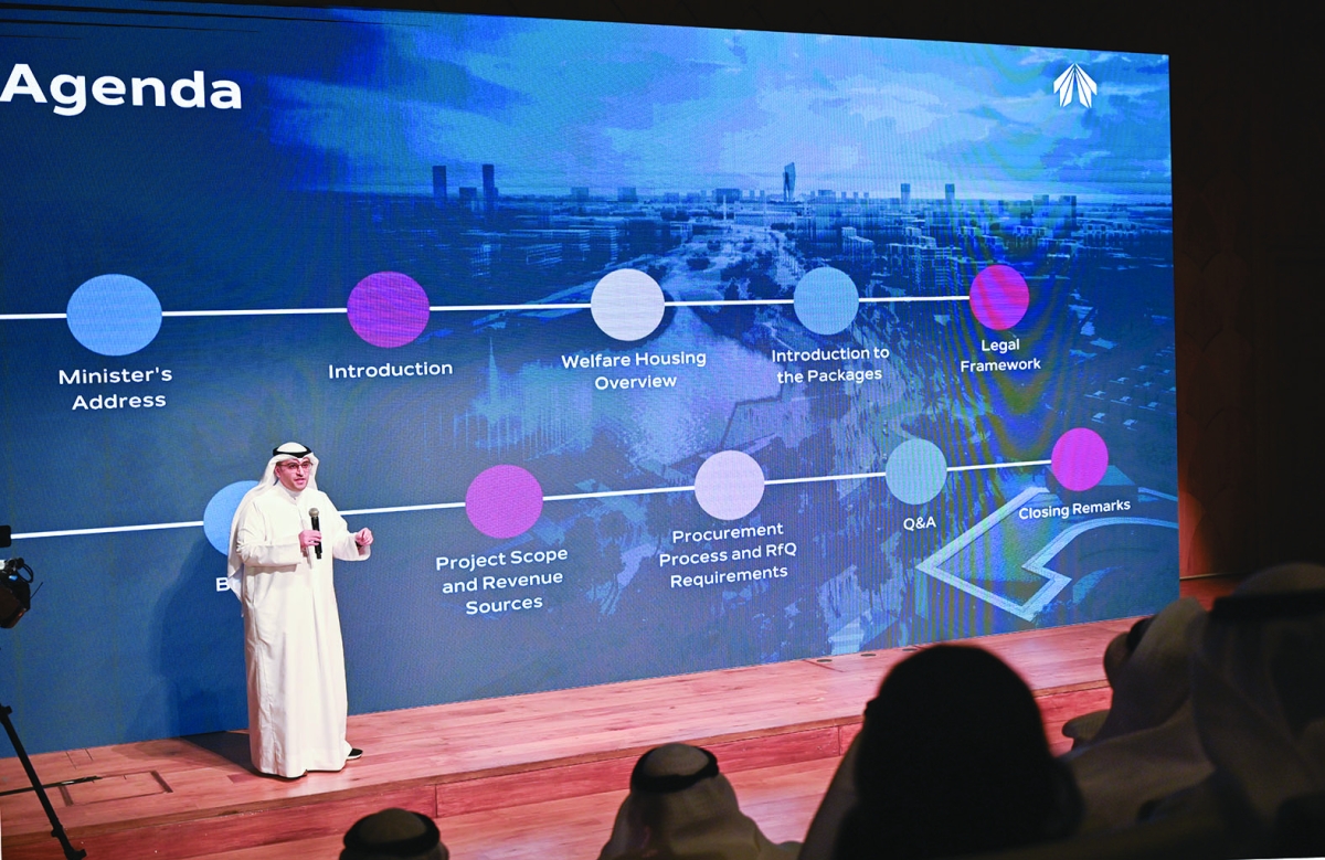 الوزير المشاري متحدثاً أمام الحضور	 (تصوير أسعد عبدالله) 