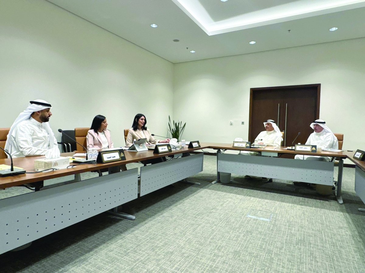 جانب من اجتماع لجنة مبارك الكبير في المجلس البلدي 