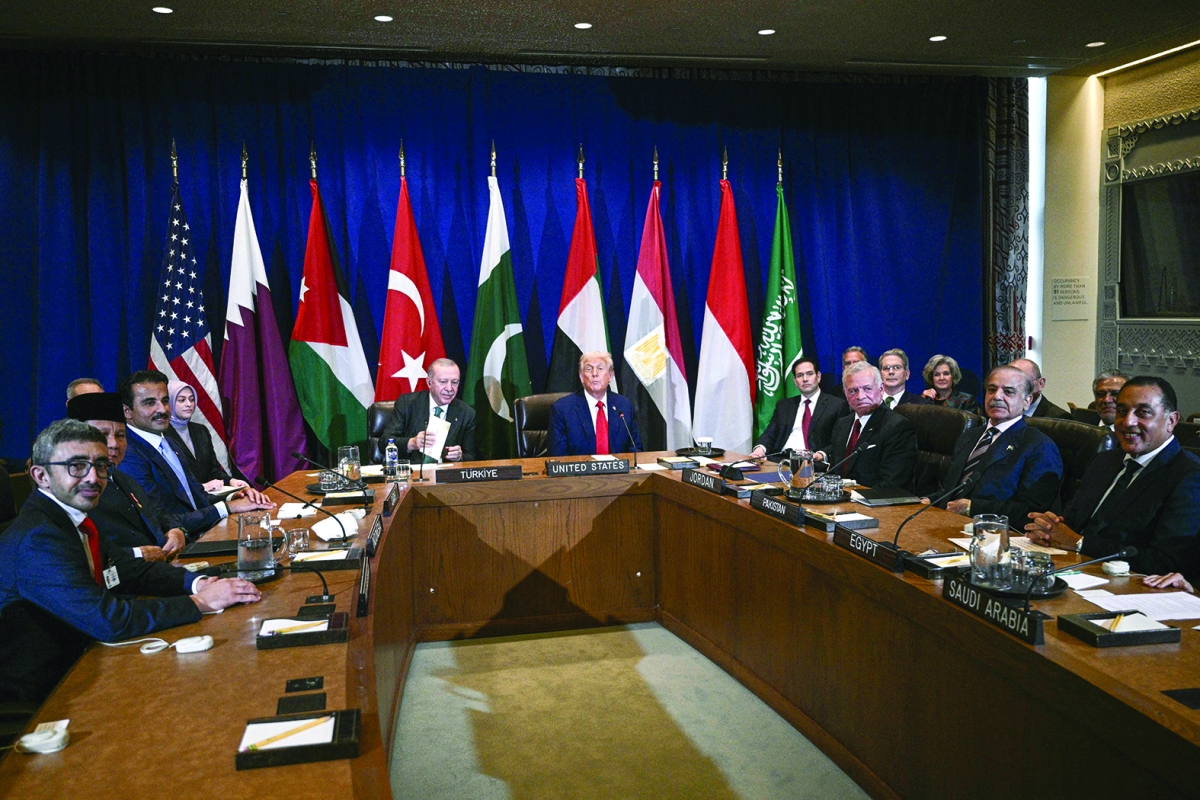 


ترامب خلال لقائه مع قادة دول عربية وإسلامية في نيويورك	 (أ ف ب) 