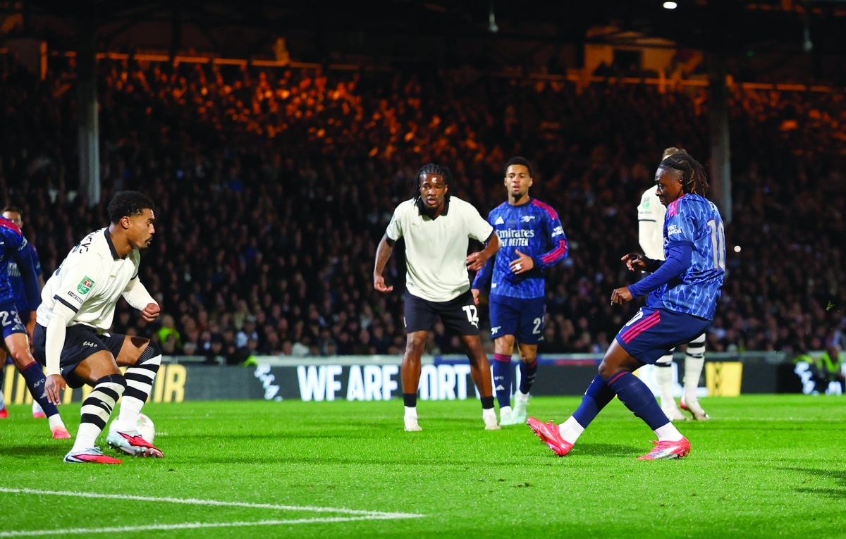 


إيبيريتشي إيزي مسجلاً هدفه الأول مع أرسنال	 (رويترز) 