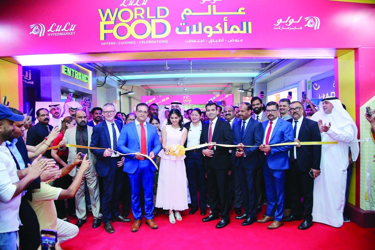 


قص شريط افتتاح المهرجان 