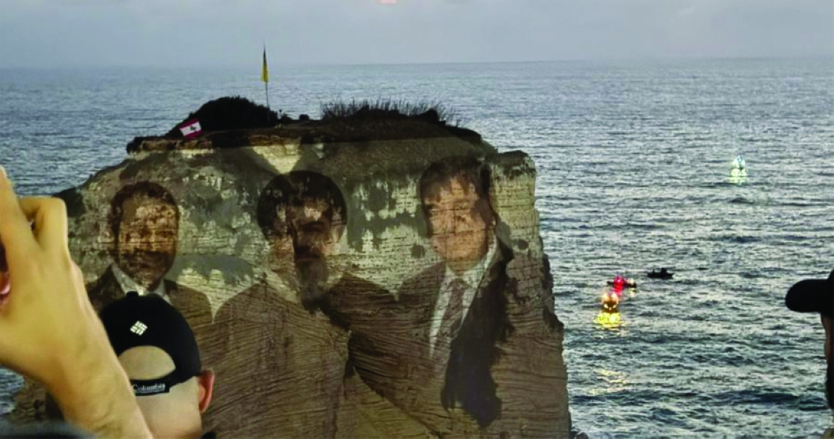 «حزب الله» أضاء صخرة الروشة بصورة الرئيس الشهيد رفيق الحريري والرئيس سعد الحريري ونصرالله