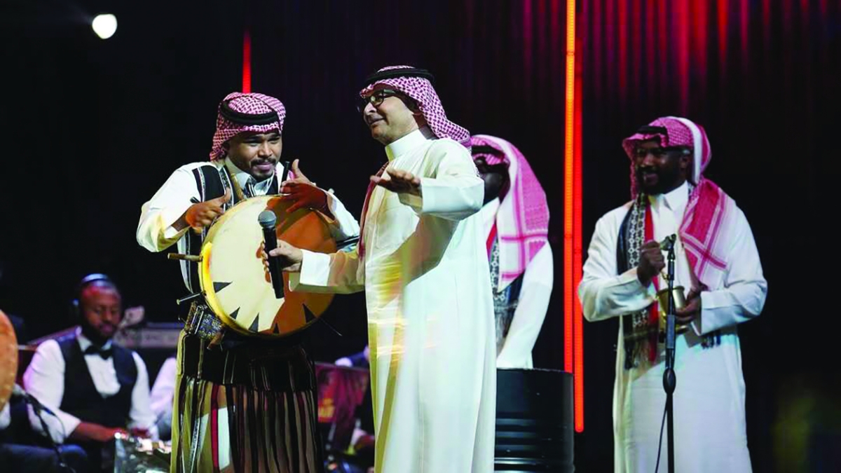 عبدالمجيد منطرباً على نغم «هلا بش»