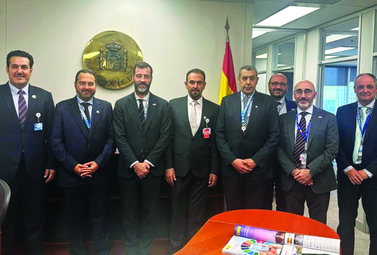 حمود الصباح مع الوفد الإسباني