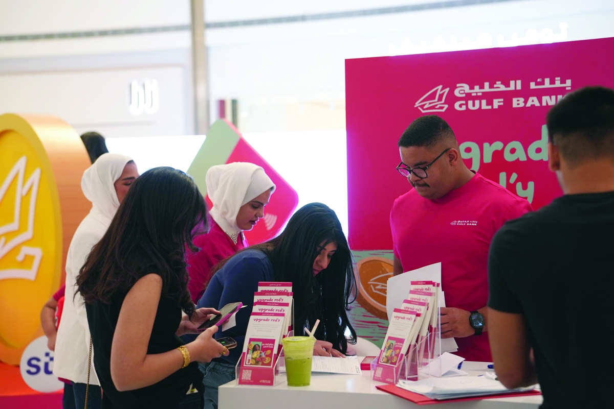 إقبال من الشباب لفتح حساب «red» 
