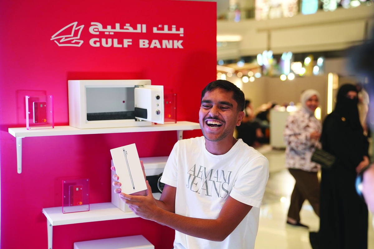 فائز بهاتف «أيفون» في سحب اليوم الأول