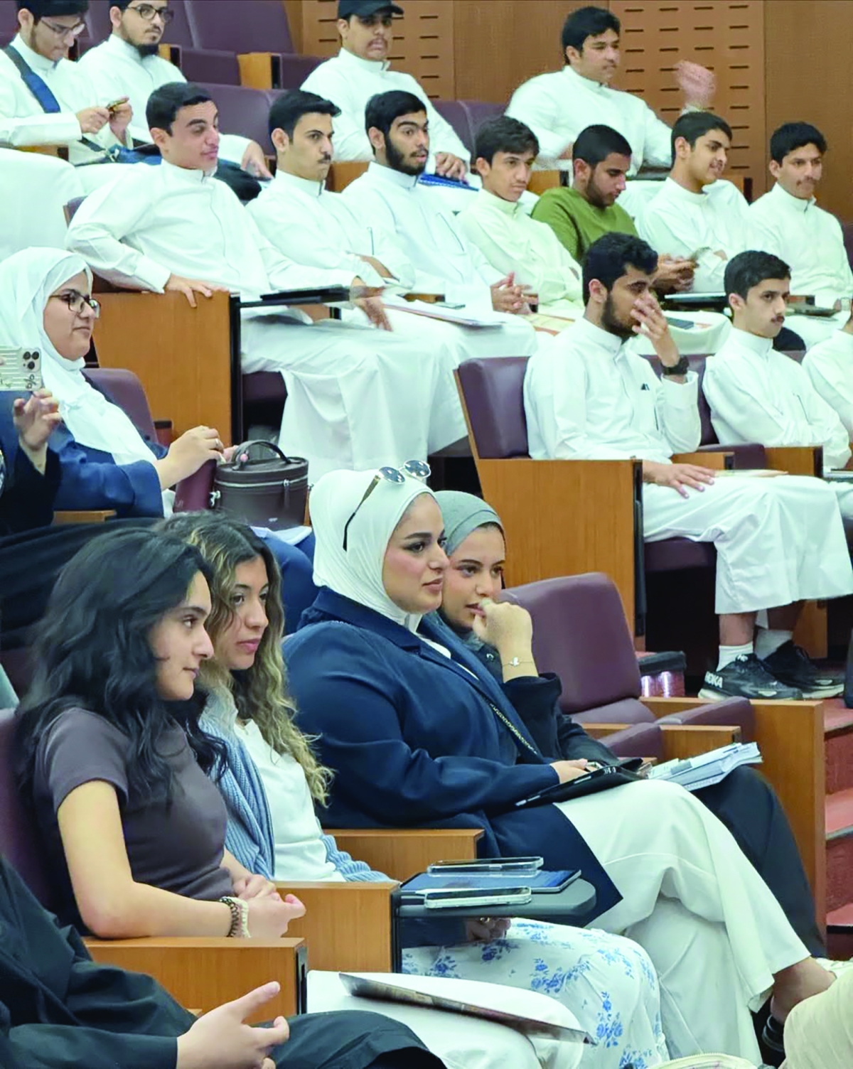 جانب من حضور الطلبة المستجدين في اللقاء التنويري