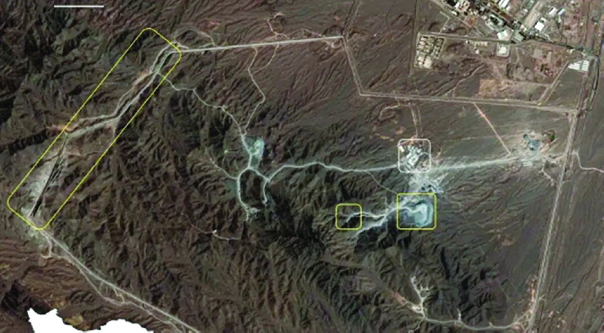 


صور بالأقمار الاصطناعية للموقع الإيراني جنوب ناتانز 