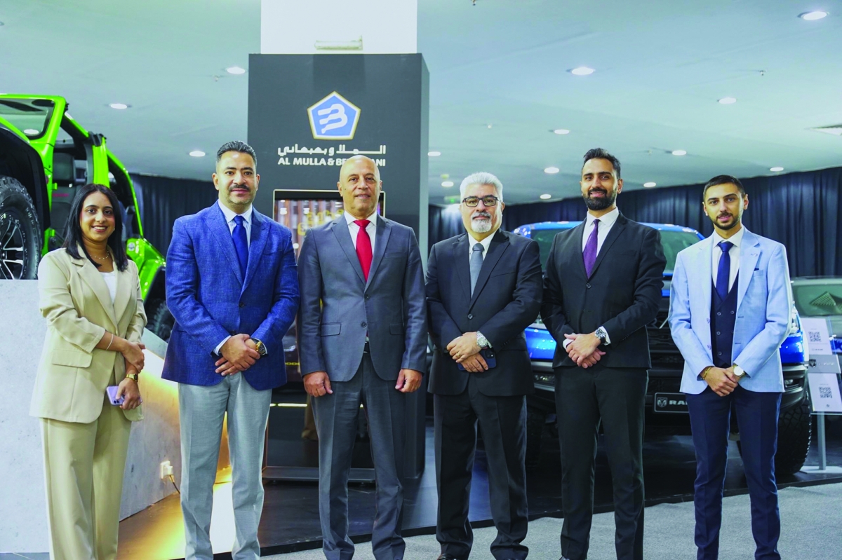 


قياديو «الملا وبهبهاني» أمام جناح الشركة 