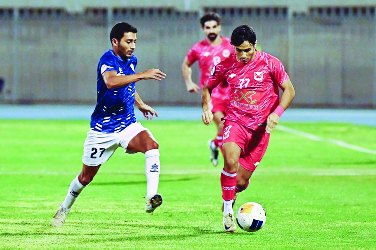 


جانب من مباراة الفحيحيل والشباب 