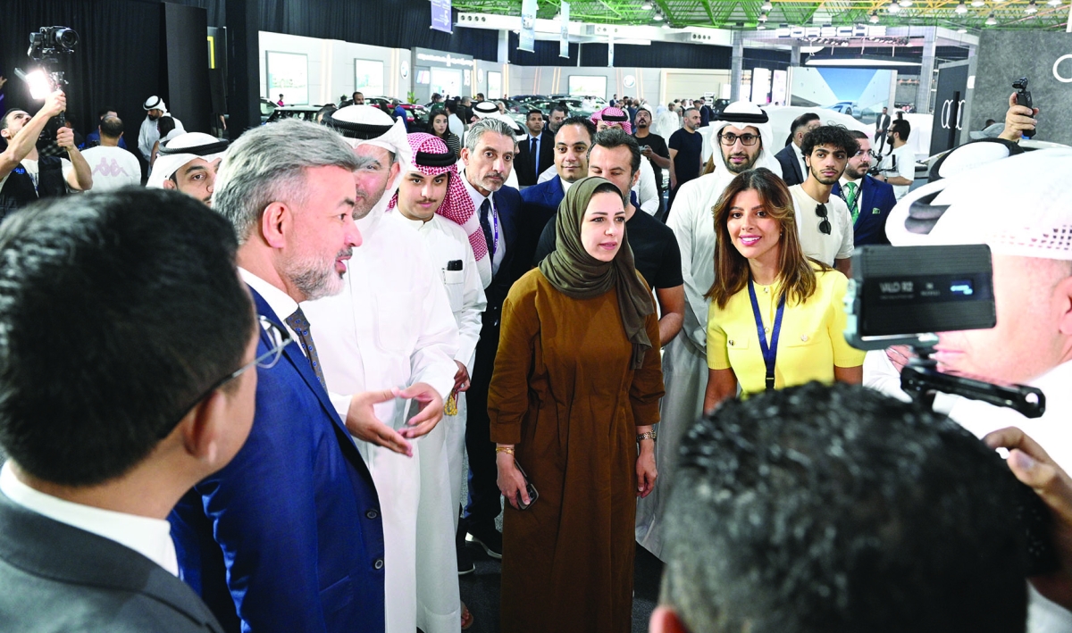 


وكيل وزارة «التجارة» بالتكليف مروة الجعيدان في جولة بجناح الشركة 