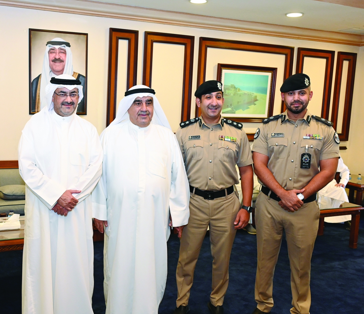 


عبدالله العلي وقيادات أمنية 