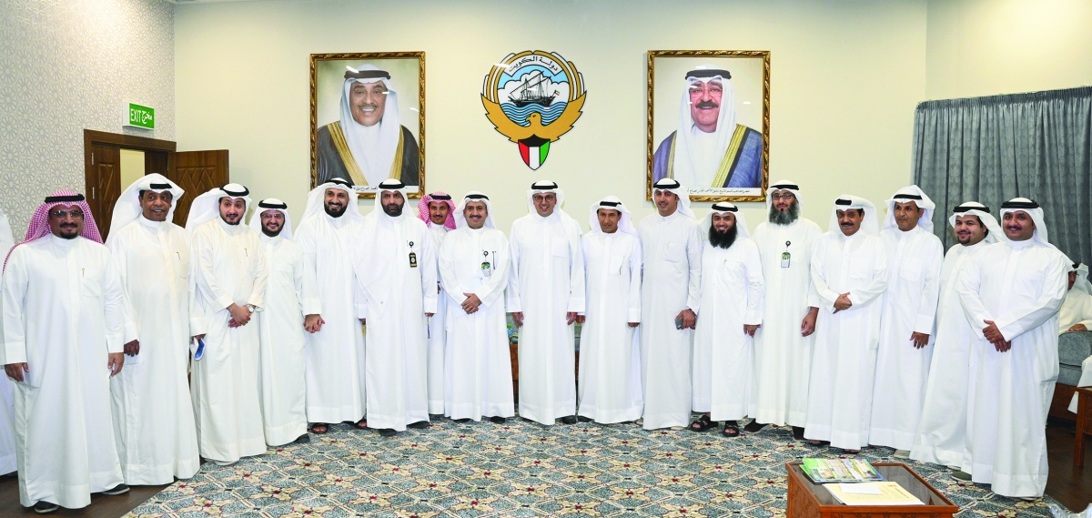 الوزير المخيزيم مع قيادات الاتحاد وعدد من المزارعين