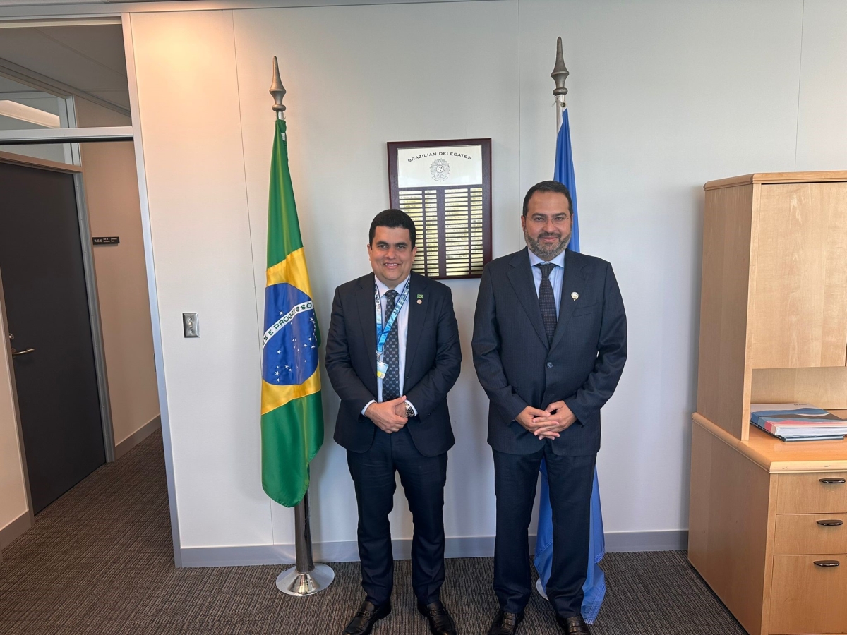 رئيس الادارة العامة للطيران المدني خلال الاجتماع مع الوفد البرازيلي 