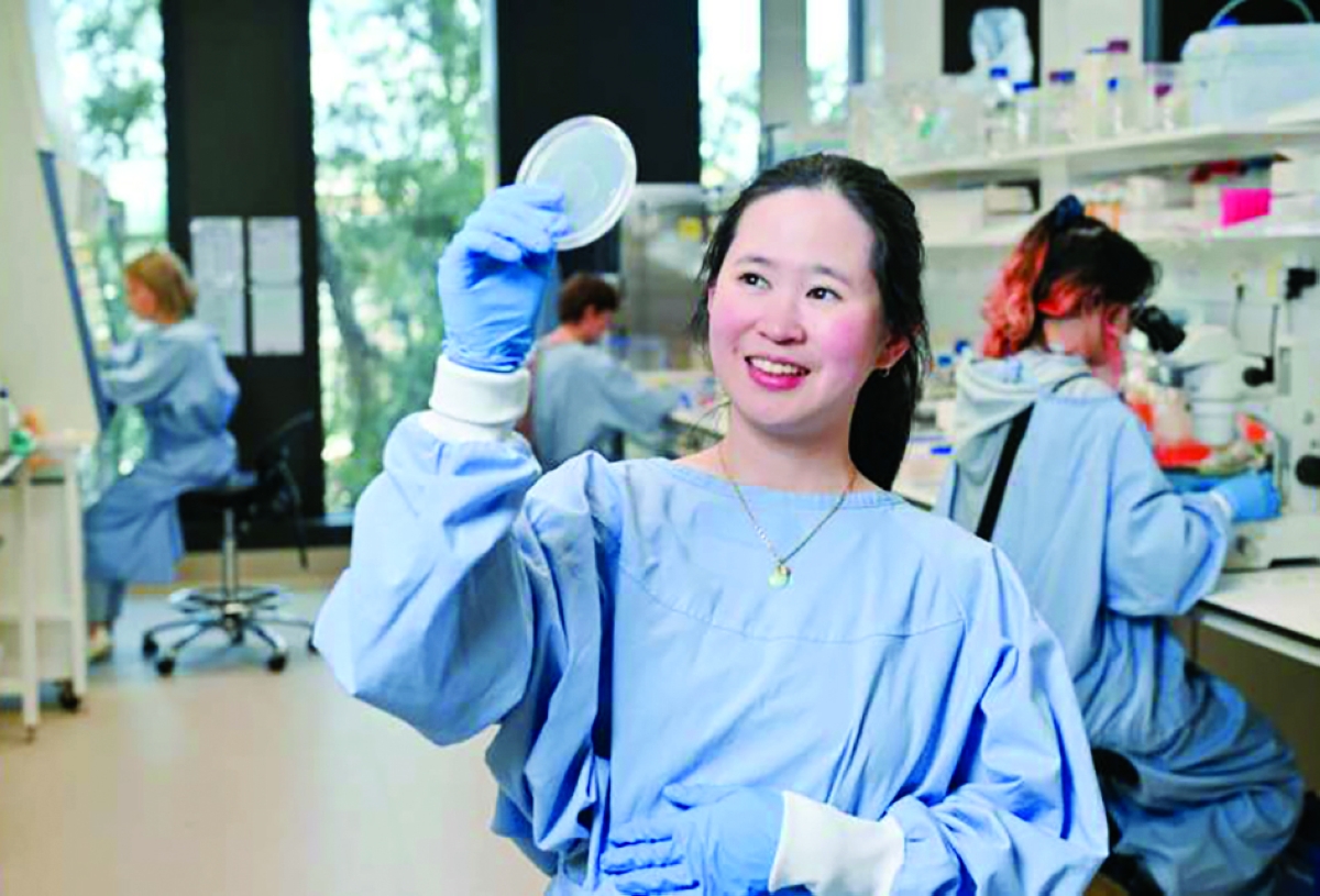 يي ليان تشو داخل المختبر