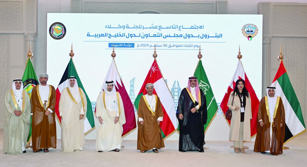 


وكلاء البترول الخليجيون في لقطة جماعية 	(تصوير أسعد عبدالله) 