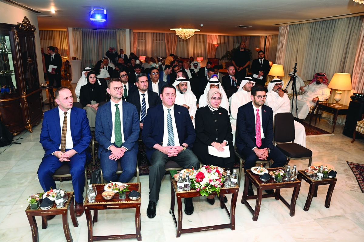 سفيرة تركيا في مقدم حضور المؤتمر 	 (تصوير نايف العقة) 