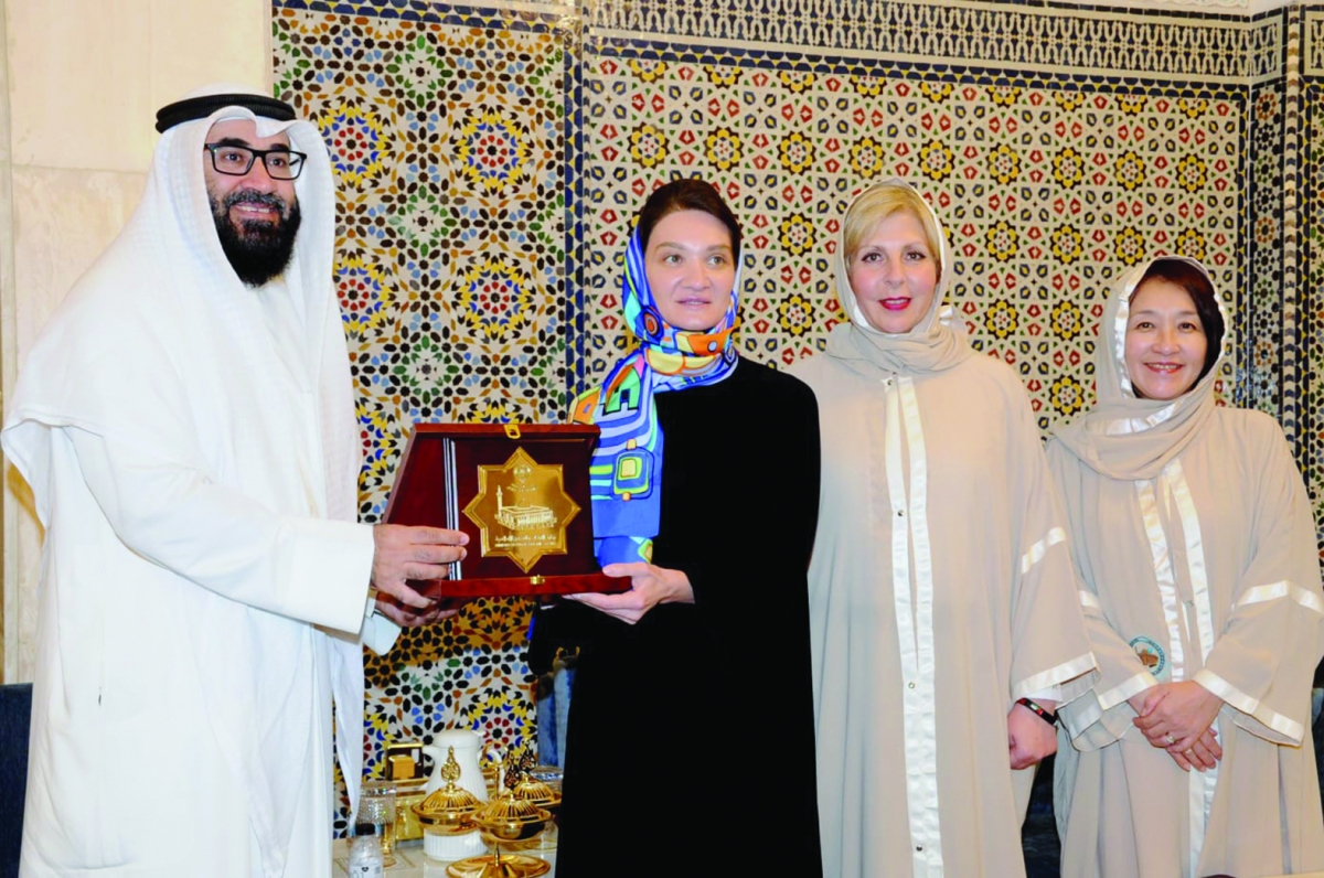 تبادل الهدايا التذكارية 