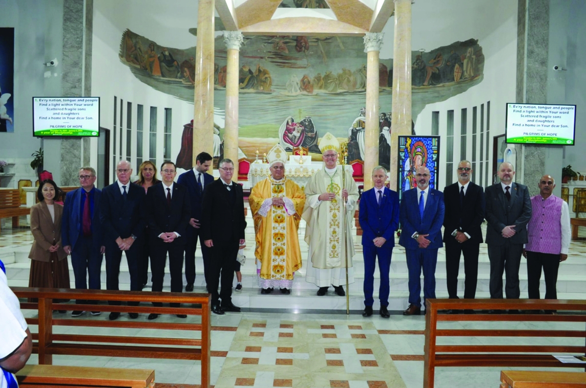 كبار الشخصيات في لقطة جماعية