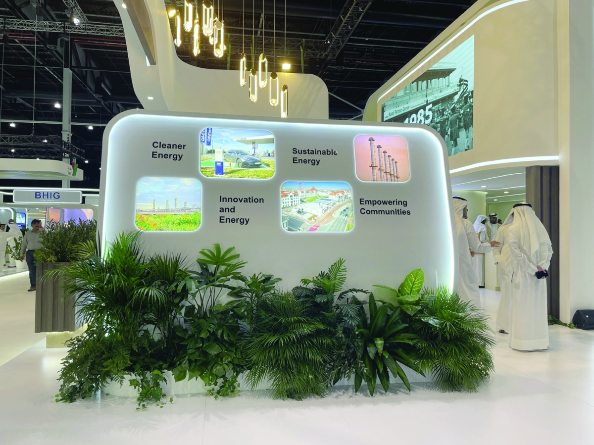 شاشات متطورة لعرض إنجازات ومجالات عمل شركات المؤسسة