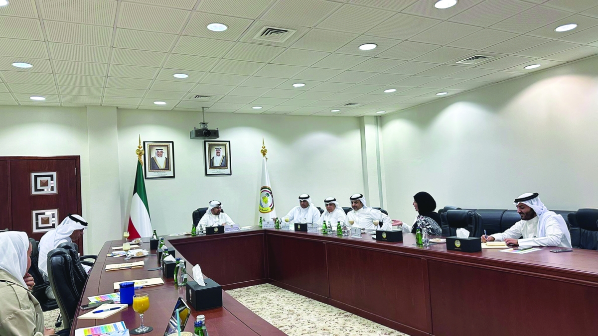 جانب من اجتماع اللجنة 