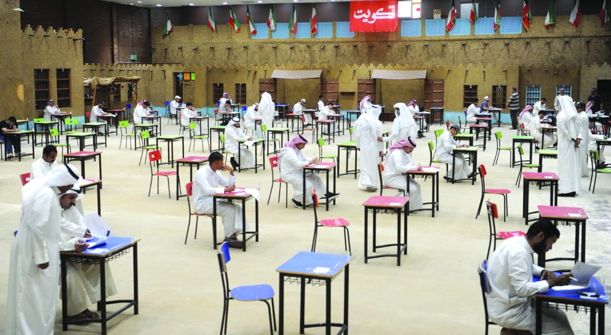 اختبارات تعليم الكبار في الثانوية (أرشيفية)