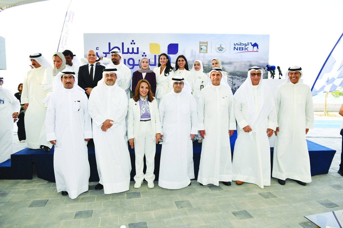 


المشاري والعلي وقياديو الوطني مع الفريق الهندسي 