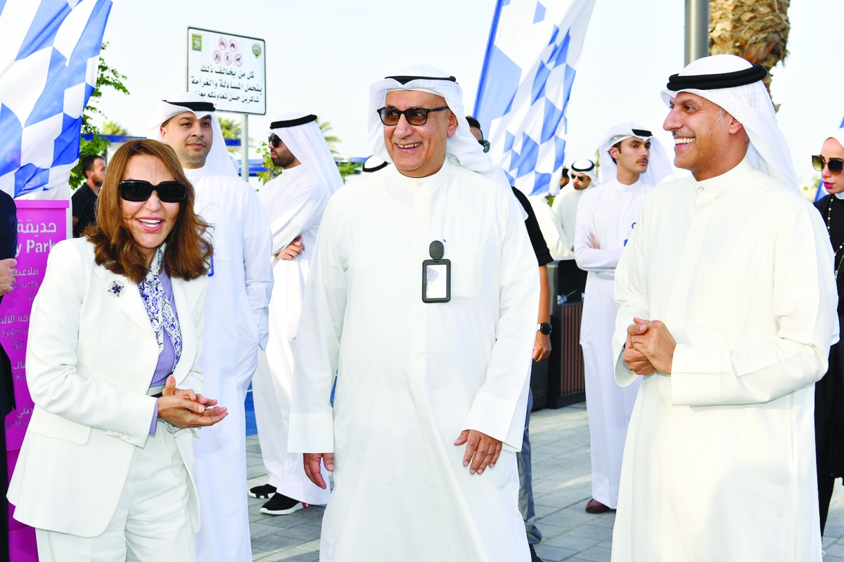 شيخة البحر وصلاح الفليج وسليمان المرزوق