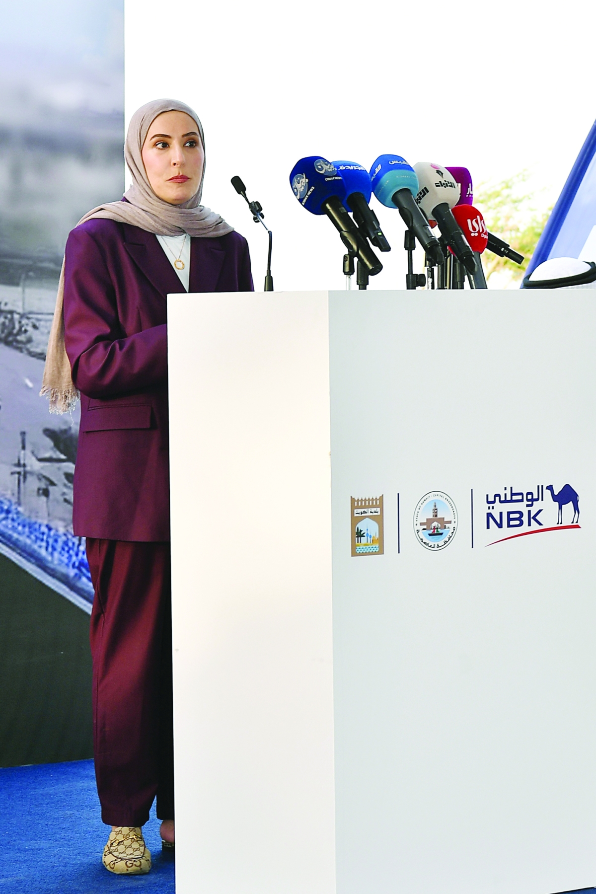 بوشهري خلال إلقاء كلمتها