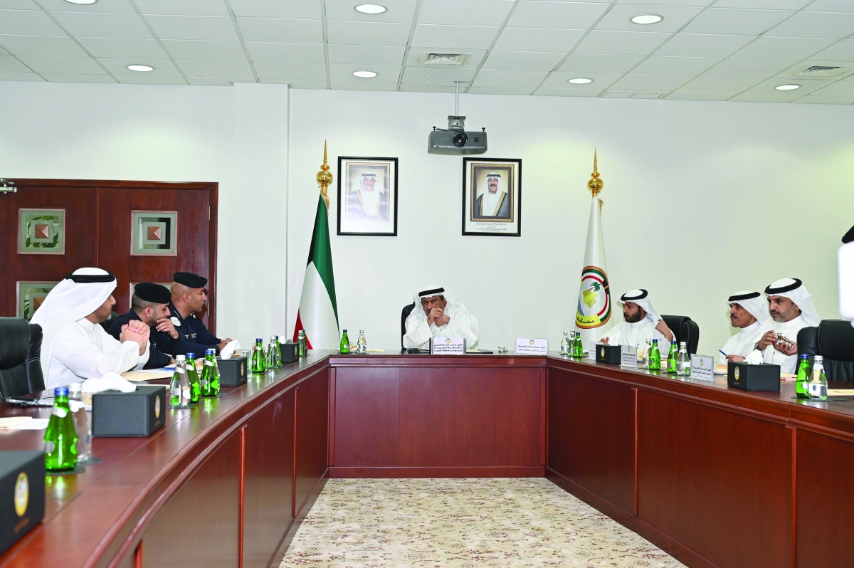 


جانب من اجتماع اللجنة 