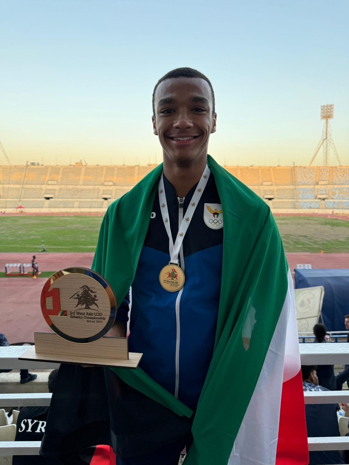 مشاري المطيري متوجاً بالميدالية الذهبية 