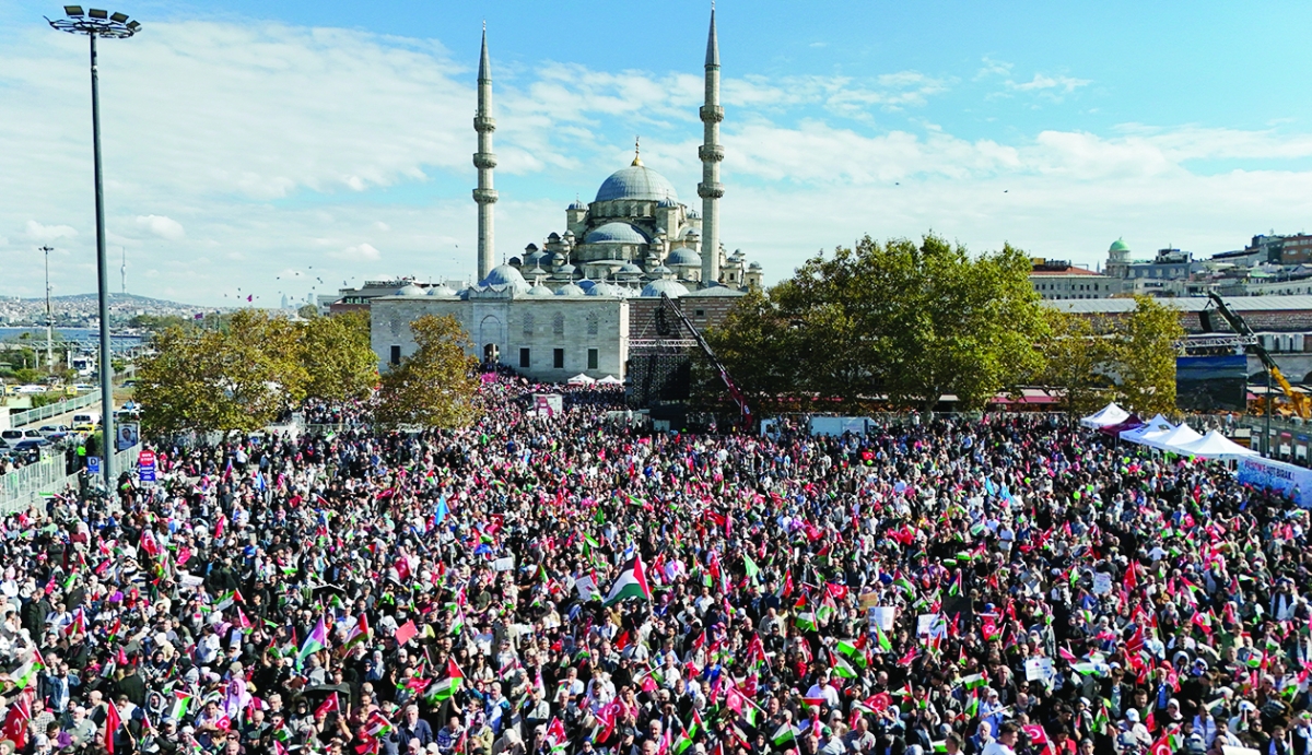 


احتجاجات حاشدة لدعم غزة في إسطنبول   	   (رويترز) 