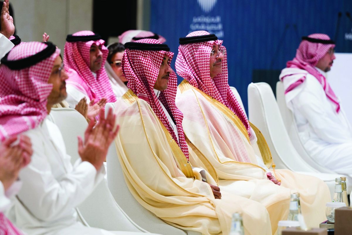 وزير الإعلام السعودي في مقدم الحضور