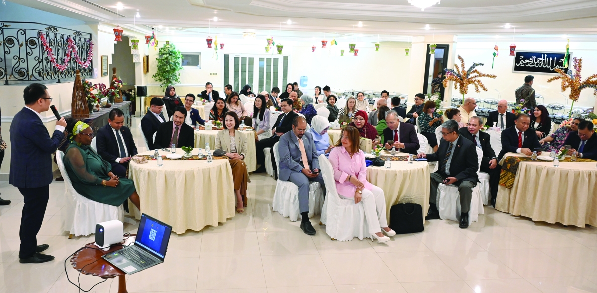 سفير فيتنام يتحدث في حفل تسليم رئاسة لجنة «آسيان» (تصوير سعود سالم)