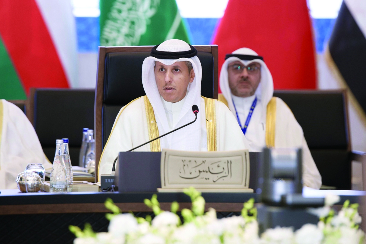 الدكتور محمد الوسمي مترئساً الاجتماع 