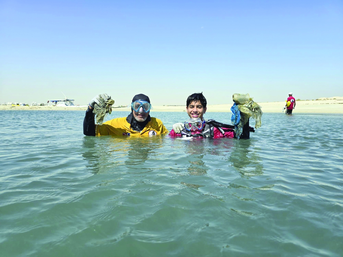 اكتساب مهارات انتشال المخلفات من الكبار 