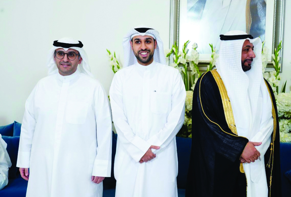 


وزير الإسكان عبداللطيف المشاري ومحمد عدنان الجابر 